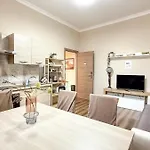 Elegant 2Br Apt Balcony, Ac, Near Colosseum