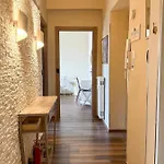 Elegant 2Br Apt Balcony, Ac, Near Colosseum