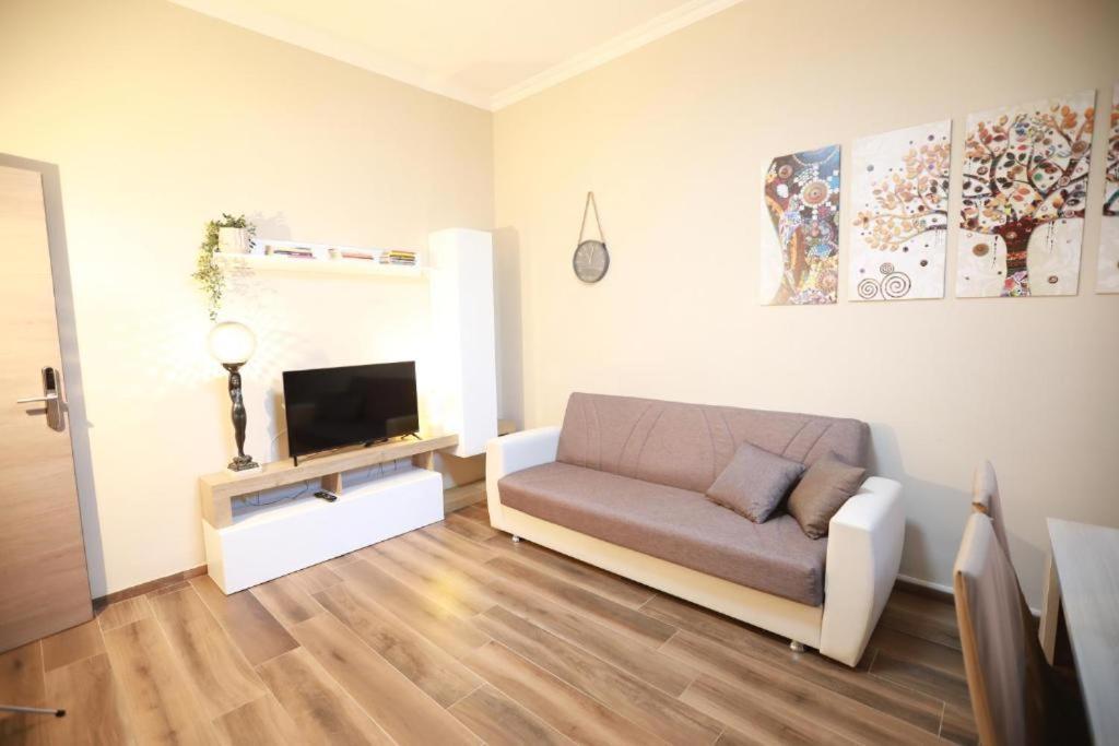Elegant 2br Balcony, Ac, Near Colosseum Appartamento *