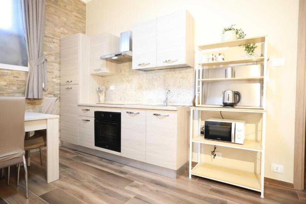 Elegant 2br Balcony, Ac, Near Colosseum * Roma